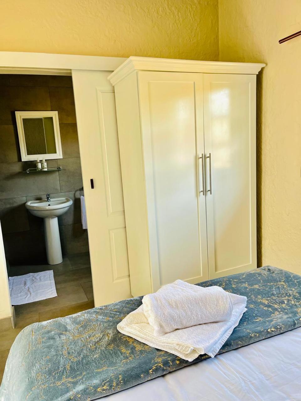 Oak Gardens Bed And Breakfast Ньюкасл Екстер'єр фото