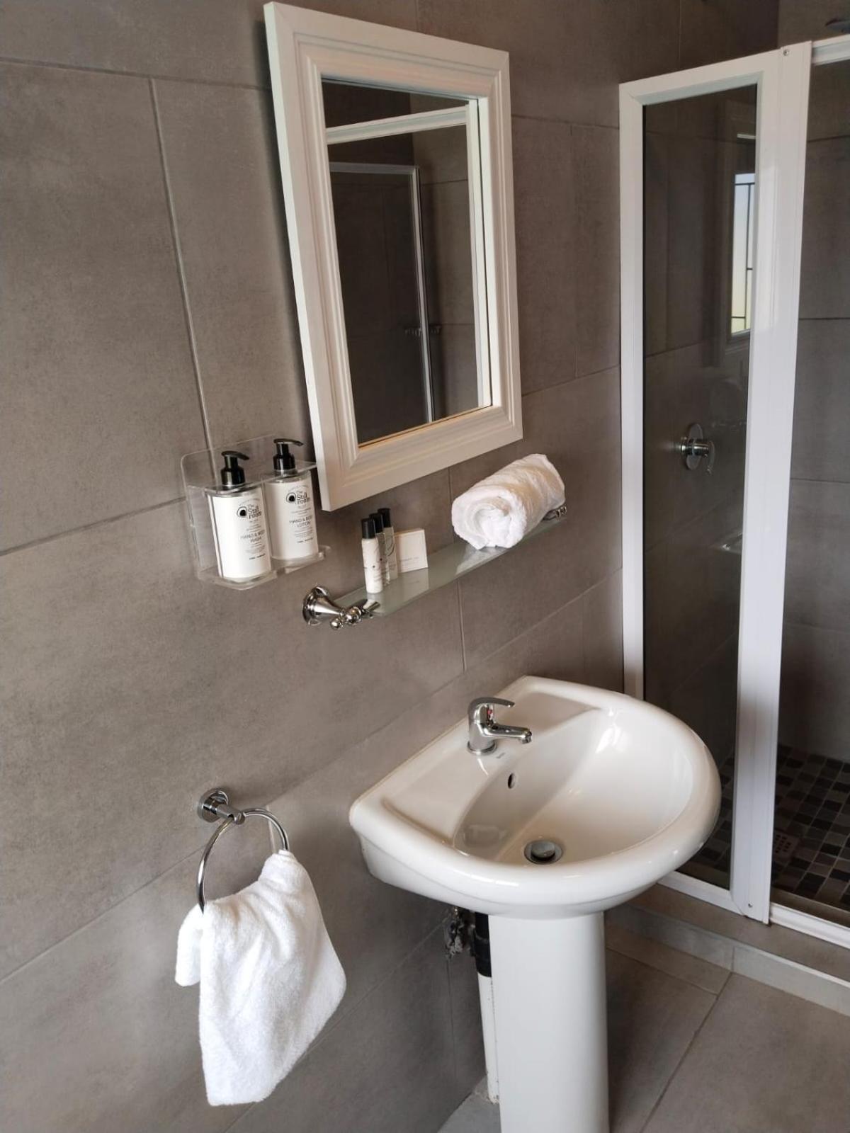 Oak Gardens Bed And Breakfast Ньюкасл Екстер'єр фото