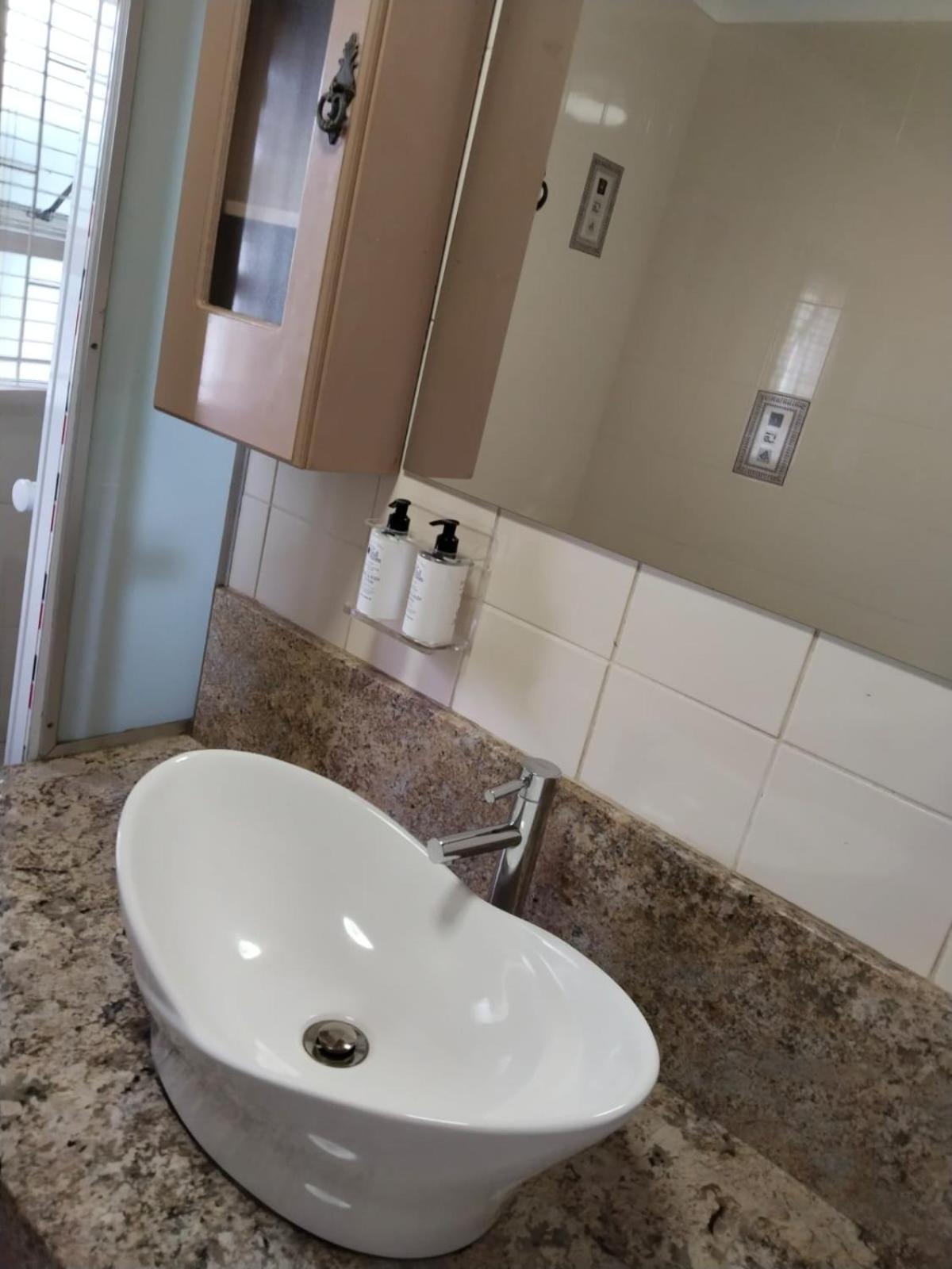Oak Gardens Bed And Breakfast Ньюкасл Екстер'єр фото